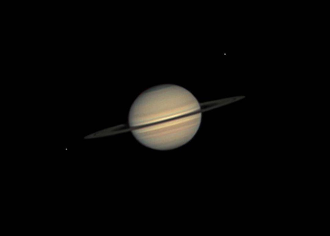 时隔36年 海王星与土星再次近距离“相聚”夜空