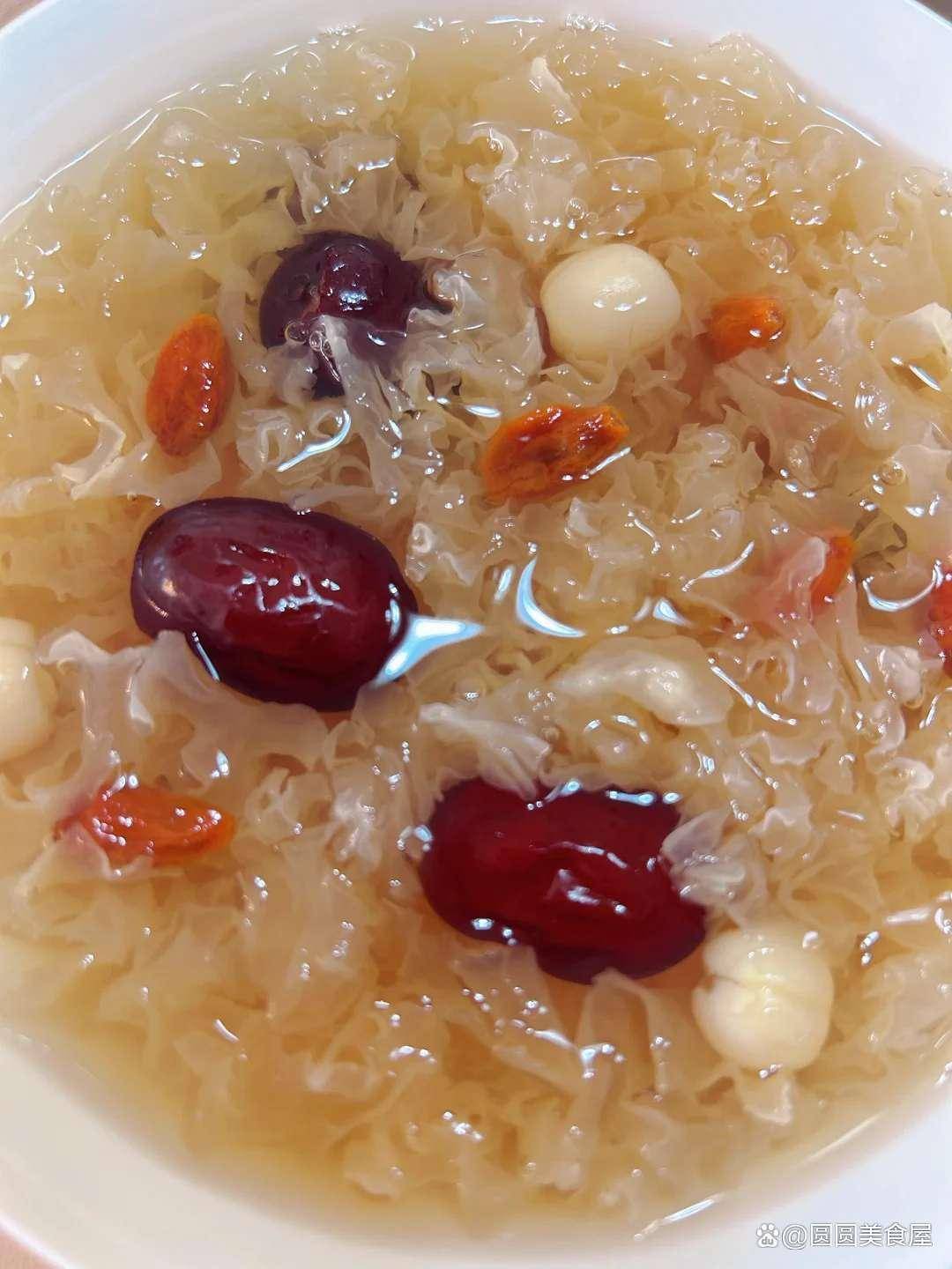 夏至后喝银耳莲子羹,润肺除燥正当时!