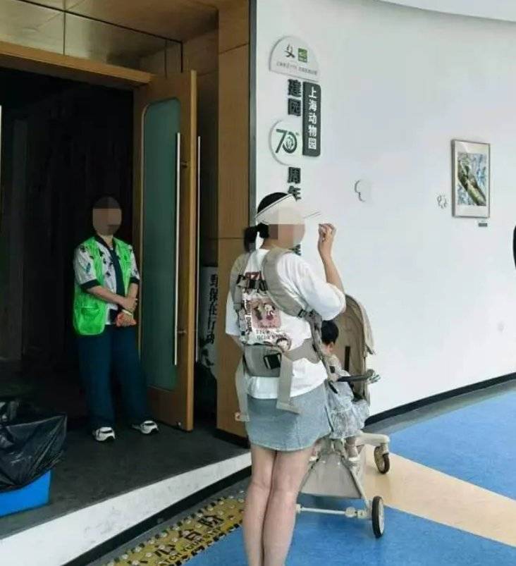 无处可逃晋江:10月龄婴儿展馆内喝奶被赶出，上海动物园：做法合规，无需道歉