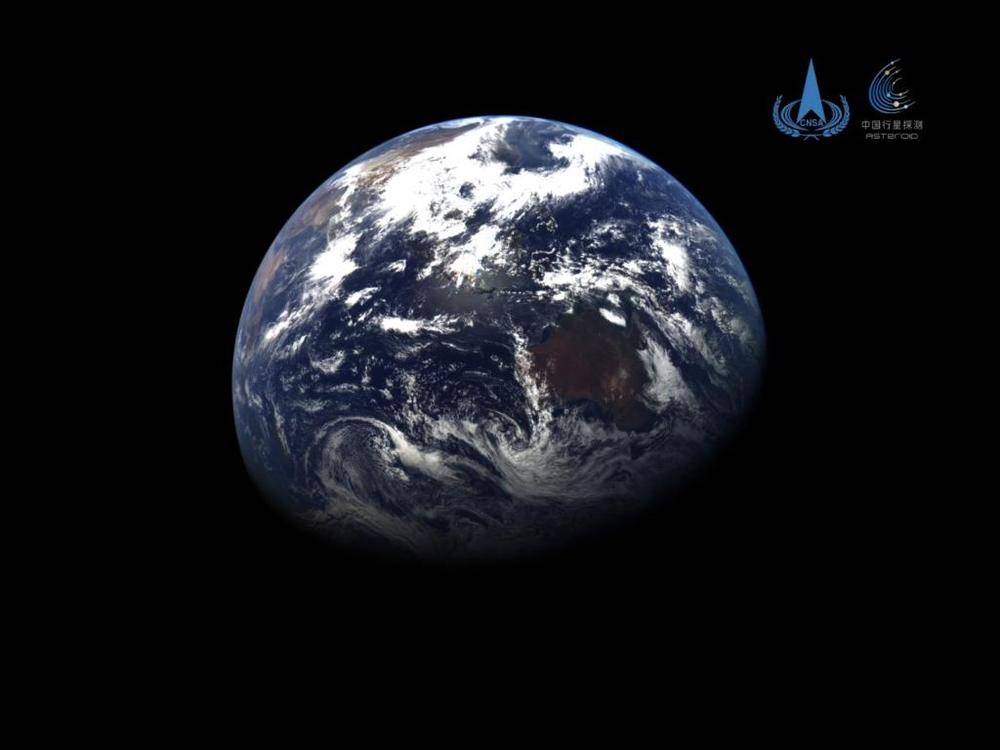 天问二号在轨获取的地月影像图发布
