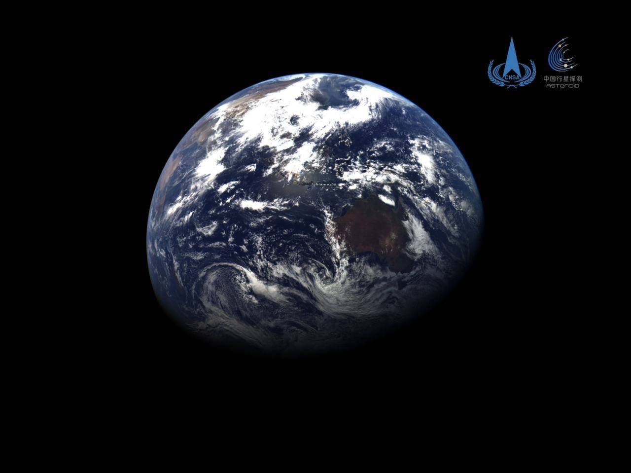 超高清！天问二号探测器拍摄的地月影像图发布