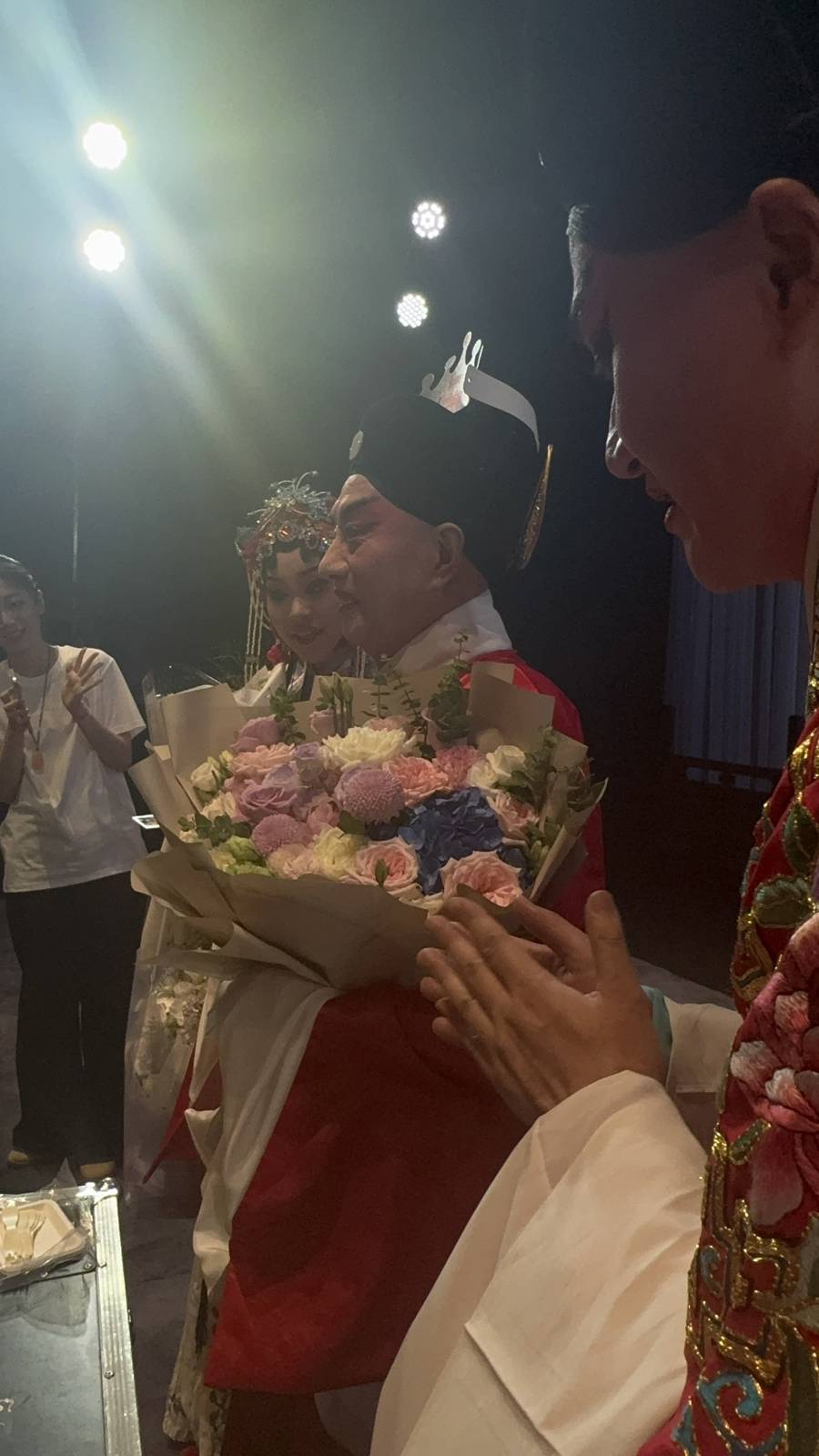 “生日快乐！”国宝级昆曲艺术家蔡正仁与学生孙女共度难忘一夜_演出_张军和_毕业