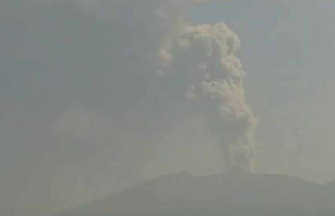重生之女配复仇:日本突发地震！一火山喷发