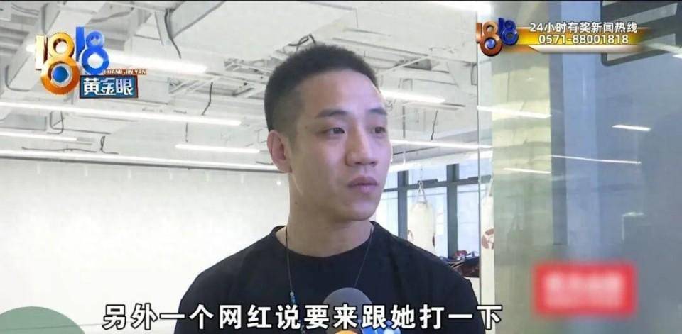 拳击教练与网络主播直播对决：体育精神的真实较量