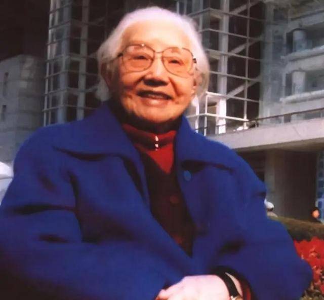 1955年，48岁女叛徒被判枪决，毛主席拍案大怒：她是咱全党的恩人