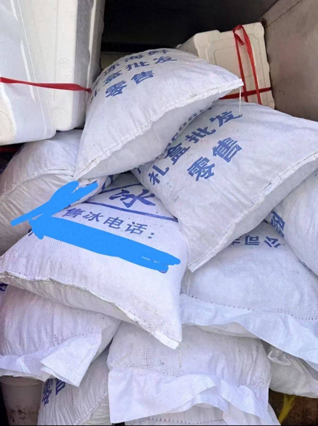 山东烟台部分中小学家长自发买冰块降温：一天花费约200元，冰块可以坚持两三节课