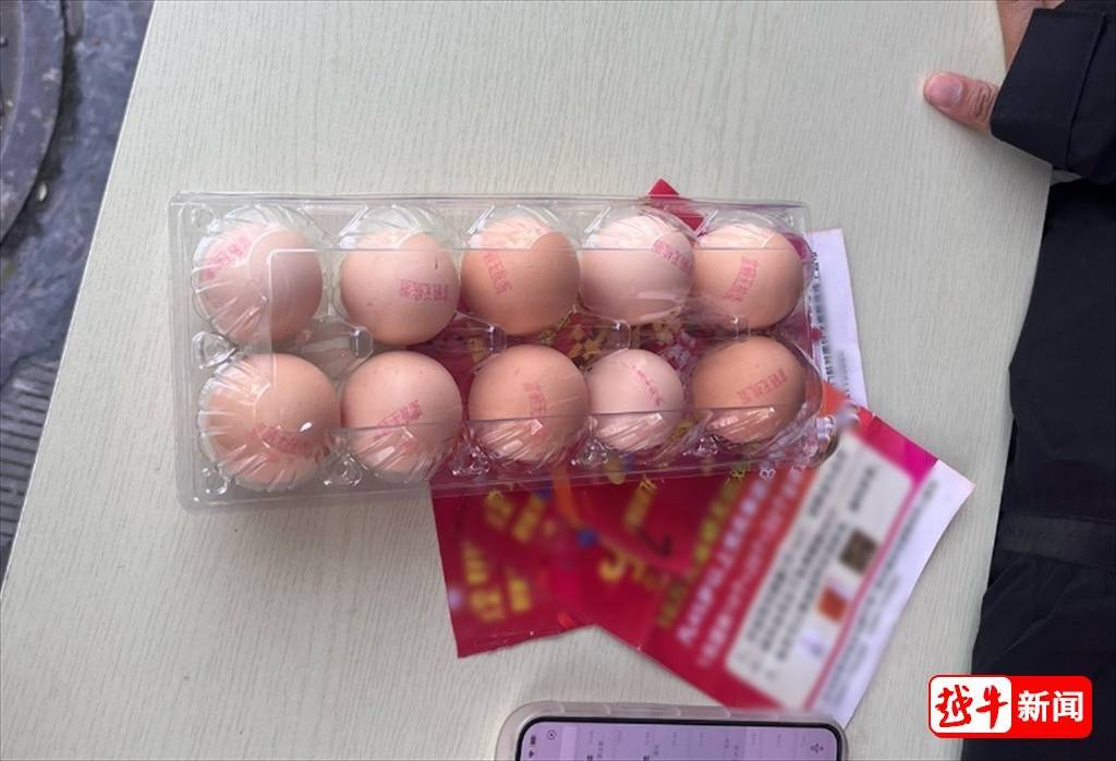 “免费领鸡蛋”骗局曝光:高调宣传免费送 中老年人疯狂排队(图1)