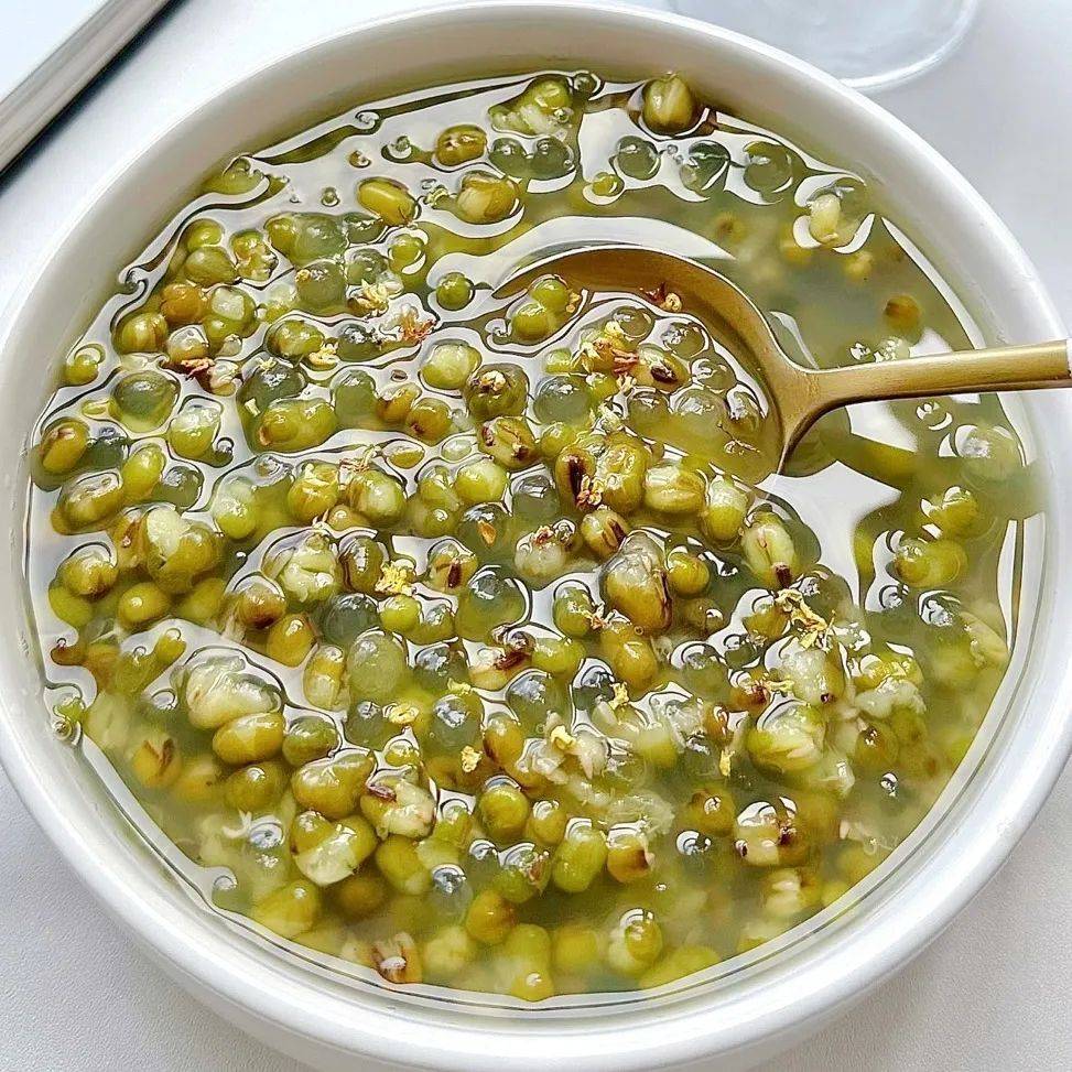 喝过万千饮品,最难忘的还是那碗熬出来的绿豆汤