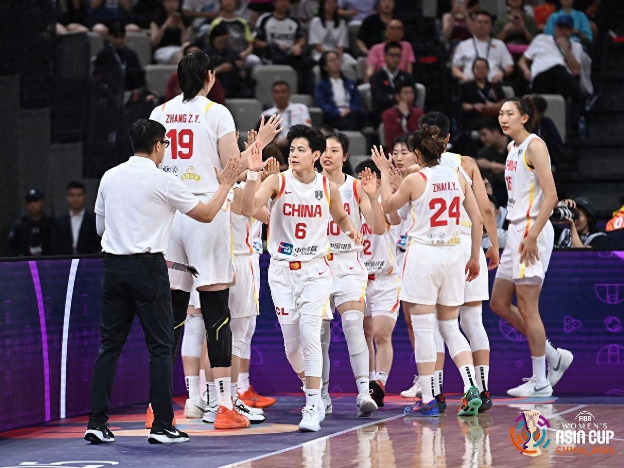 中国女篮亚洲杯强势晋级，半决赛迎战日本队成焦点