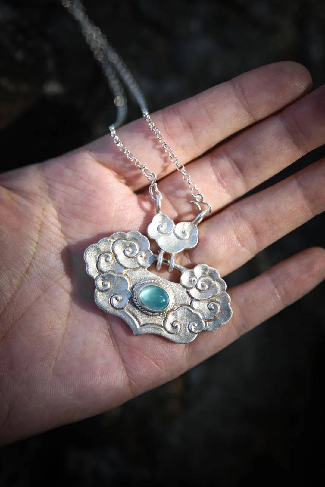 纯手工錾刻祥云银锁 沉甸甸的 锁住安康 锁住福缘