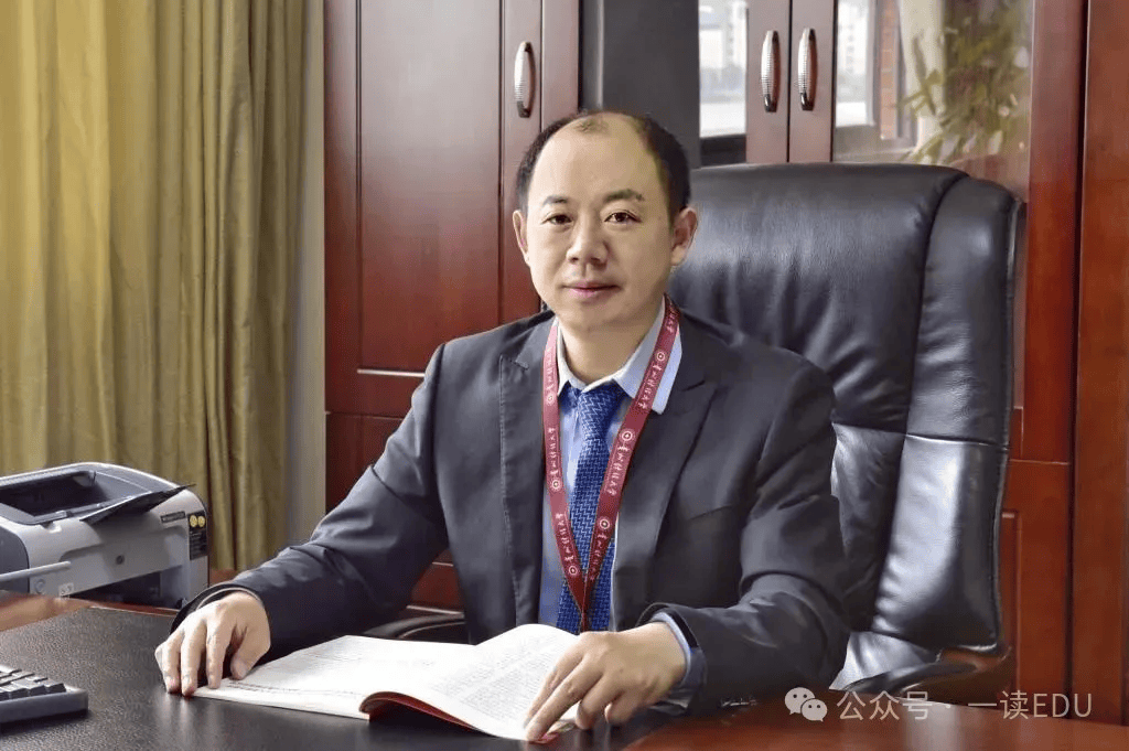 教育部前副主任，担任大学校长！