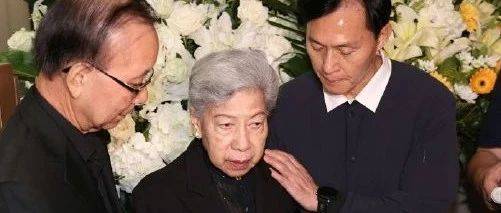TVB御用爷爷周骢设灵丨彩色遗照笑容和蔼告别亲友 罗兰忆故友一度哽咽_灵堂_夫妇_电影