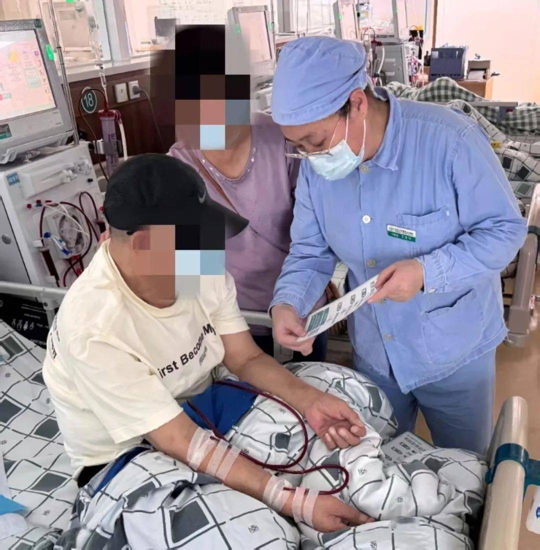 记得初次透析时我因病情情绪陷入低落