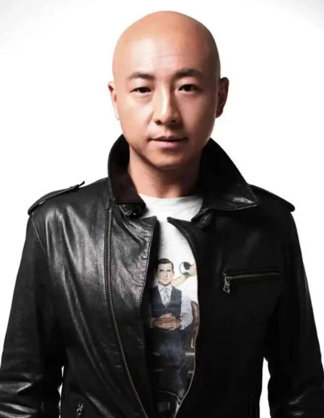 演员周晓鸥曾是知名的歌手被吴京忽悠演反派今在扫毒风暴出圈