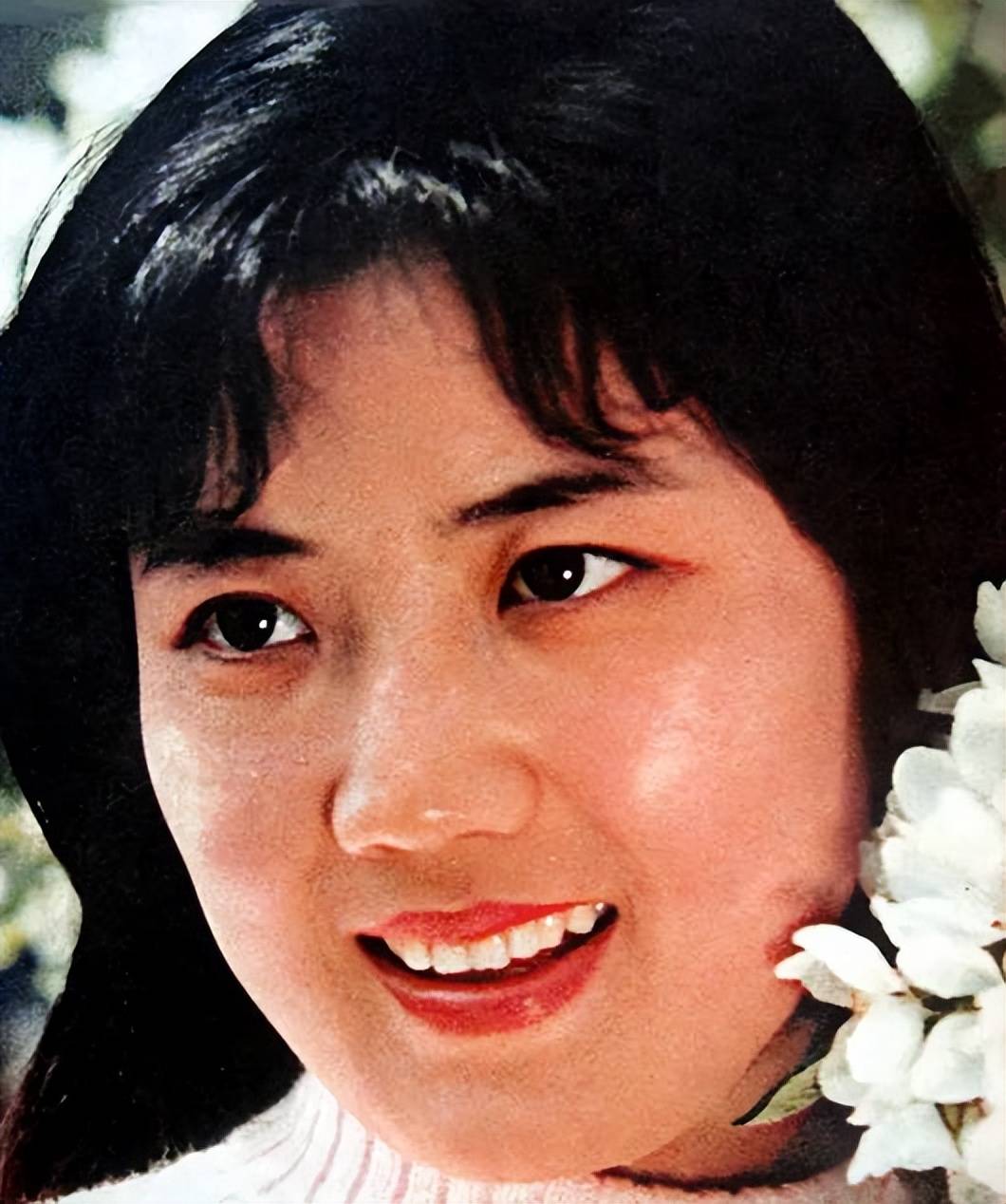 “北影金花”李秀明嫁富商移居国外，如今的她，证明刘晓庆没说错