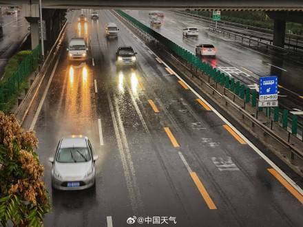 北京多地出现暴雨局地大暴雨