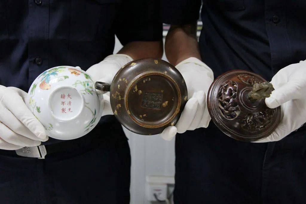 快件暗藏香炉、瓷碗！大连海关查获3件违规出境文物