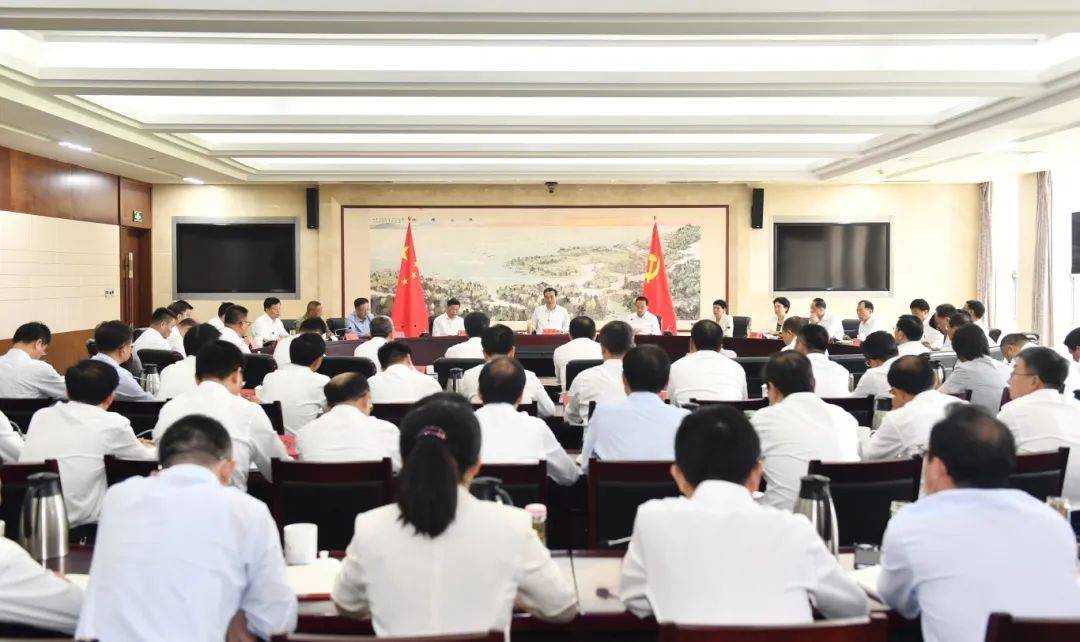 市委常委会召开扩大会议