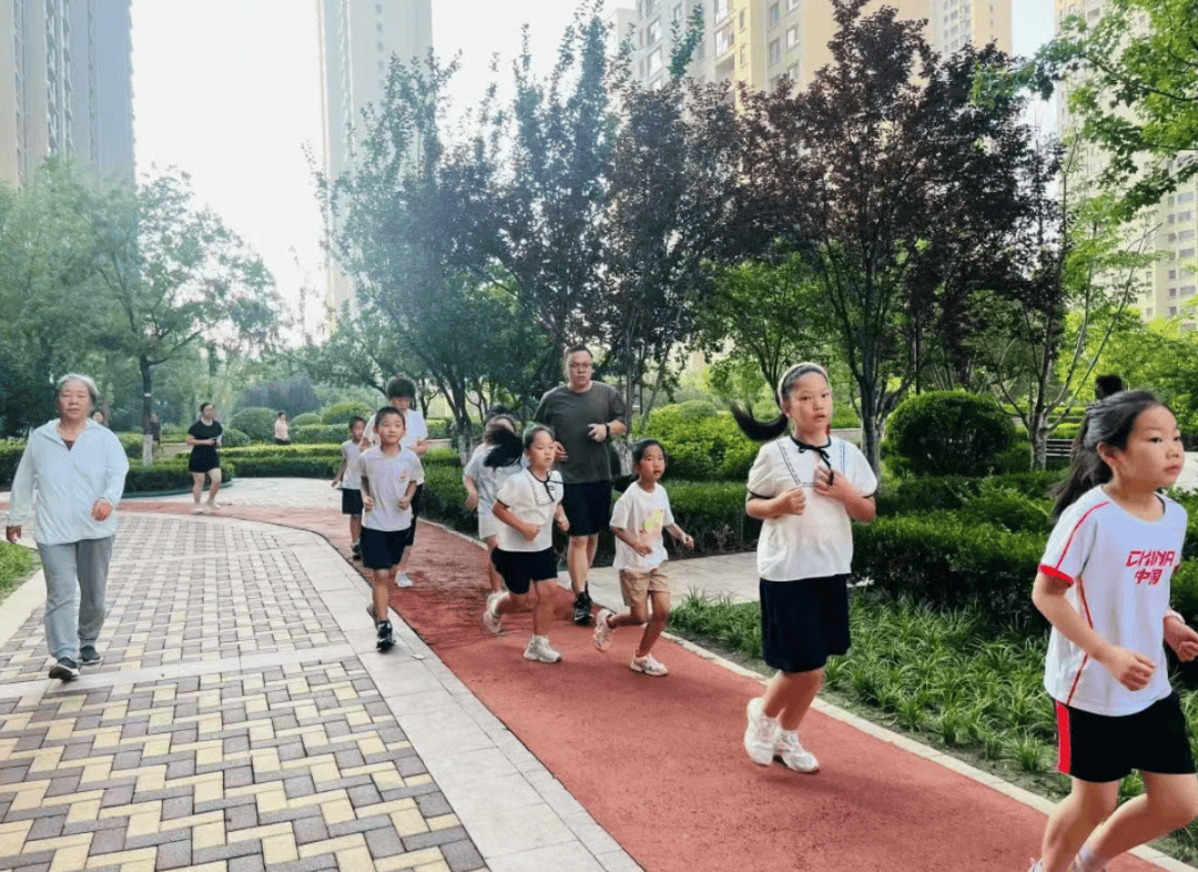 济南市高新区：“三引导”行动结硕果，家校社协同育人创全省典范