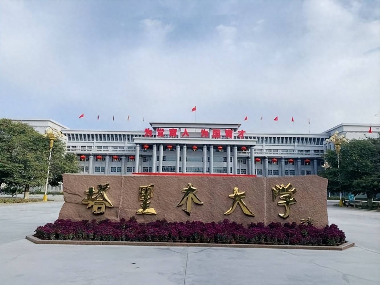 只招8人!黑龙江女生被塔里木大学录取后,崩溃大哭,原因太无奈