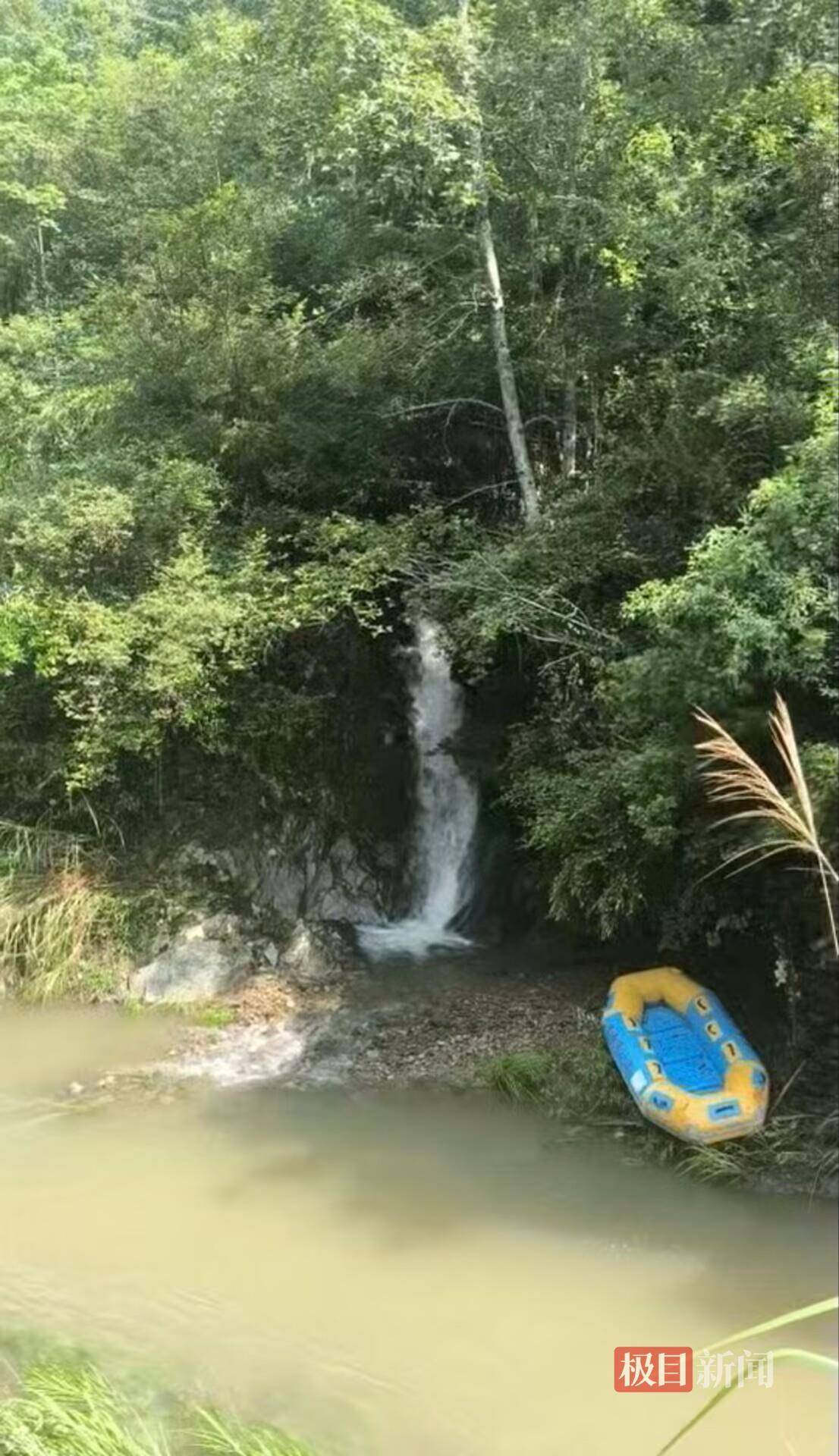 女子在浏阳一景区漂流时失联，家属：翻船被人救起，走岸边小路又不慎滑倒坠河