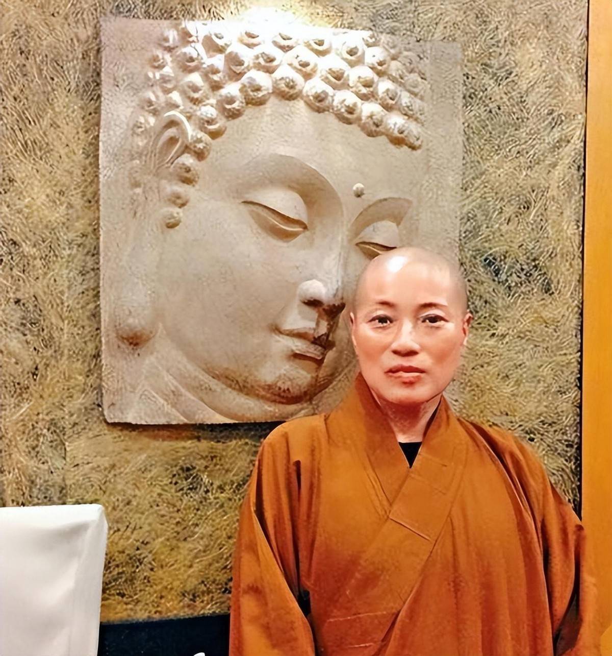 风流尼姑释智定：白天念经晚上夜店，东窗事发时，屋里还藏着假发