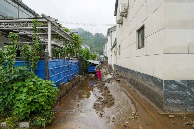 暴雨后，北京大哥用铲斗端出80多条人命！北京市委书记：最大限度减少伤亡