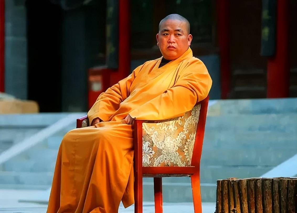 新住持上任不到一天，履历曝光，与释永信差距大，遭网友集体抵制