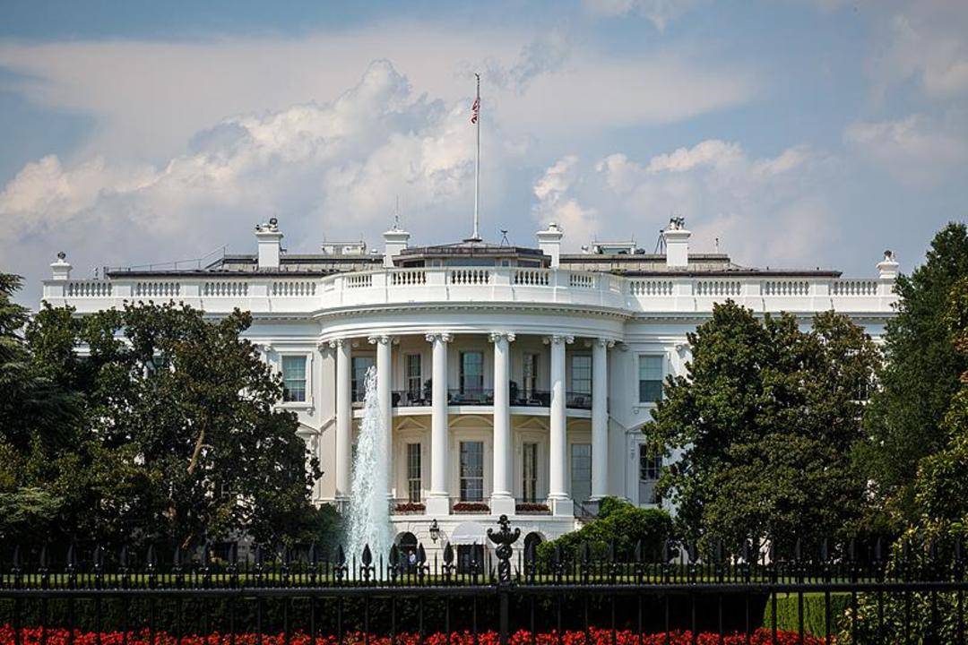 白宫：特朗普已签署行政令 将对加拿大关税税率上调至35% -华闻时空