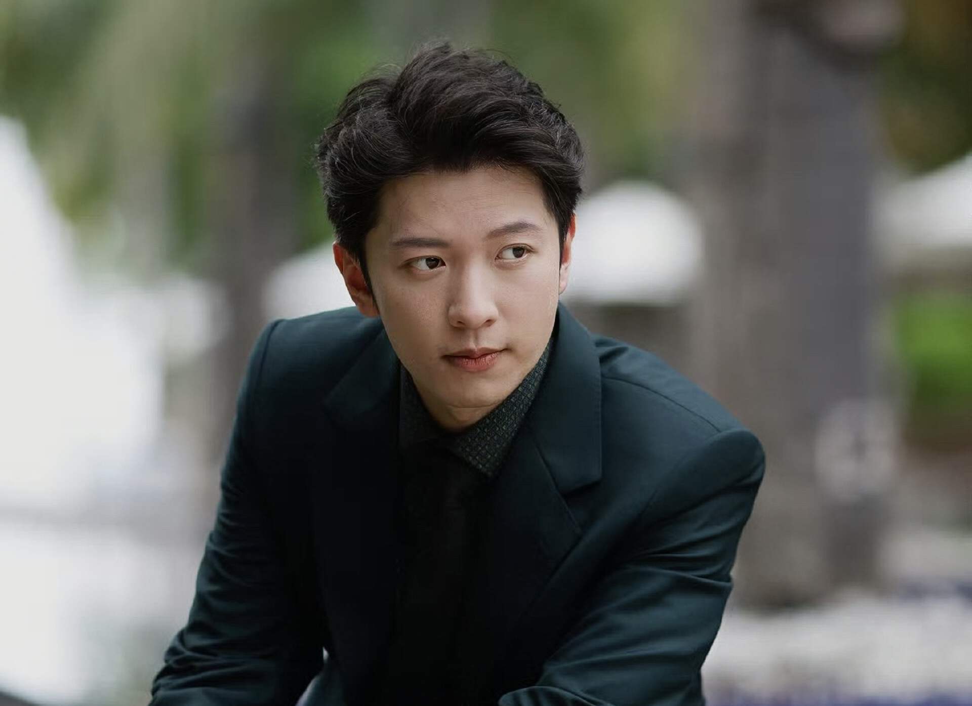 高钧贤外形这么帅气,入行之后他的感情生活也比较丰富,曾经和不少圈内