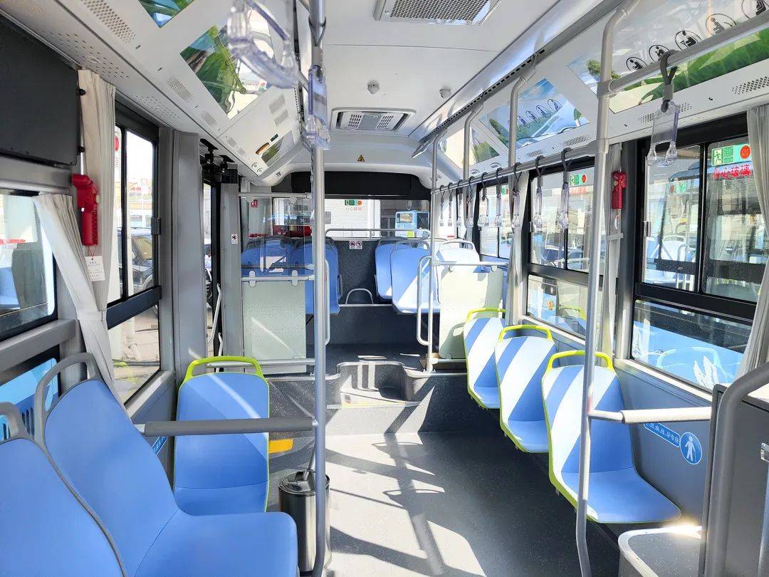 市交通运输局检查验收新采购新能源公交车