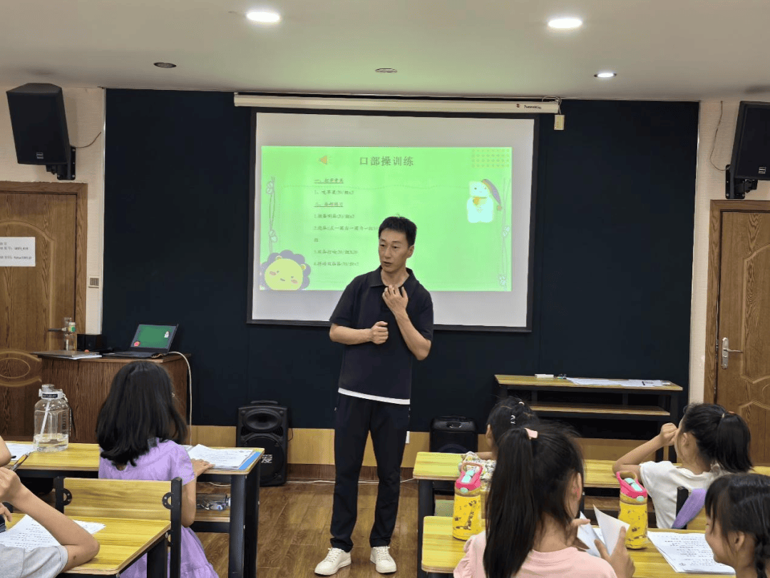 长沙市妇女儿童活动中心开展暑期儿童关爱服务活动，为孩子们送上缤纷假期