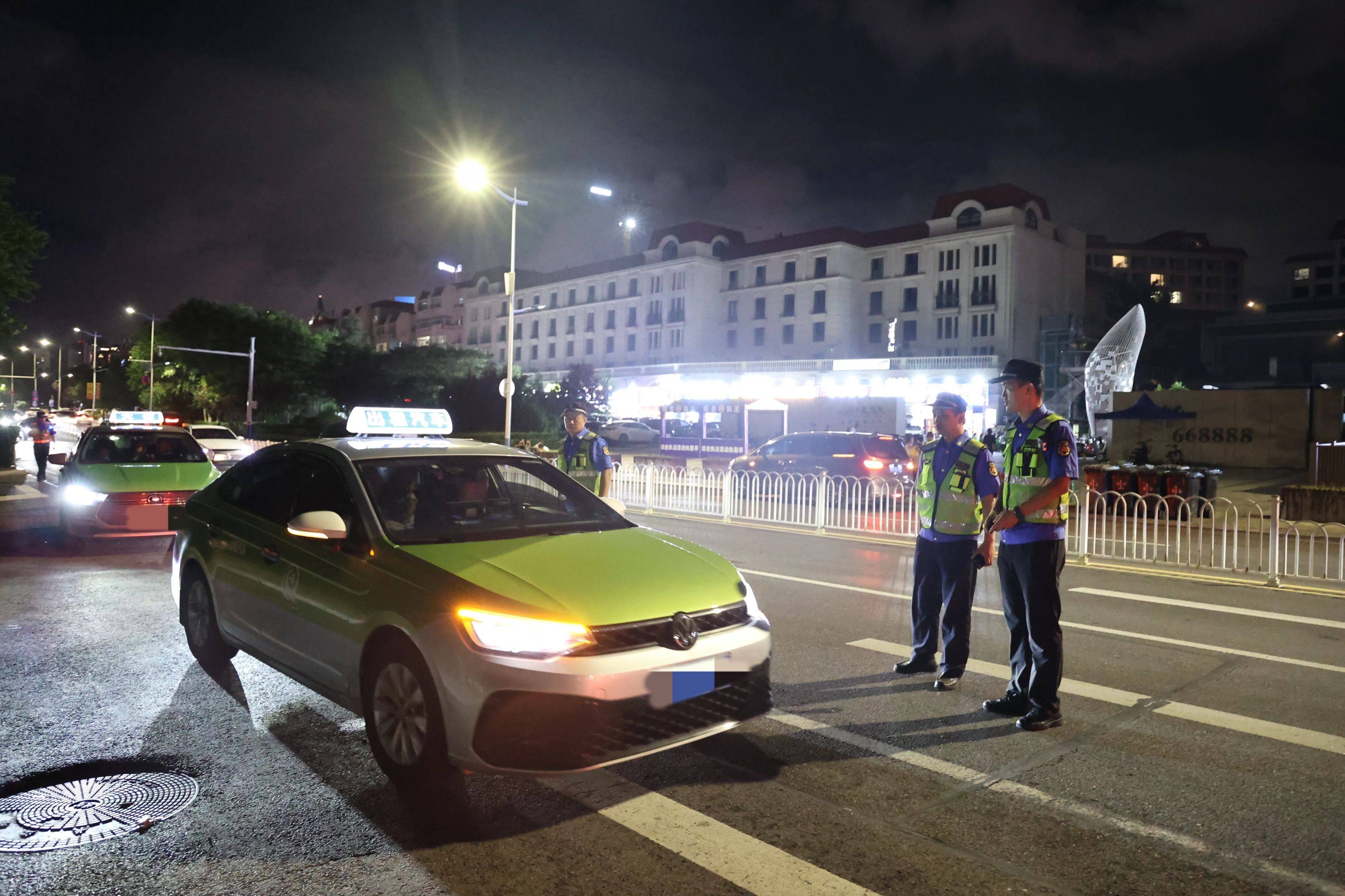 青岛西海岸新区综合行政执法局开展交通运输领域营运车辆联合执法检查