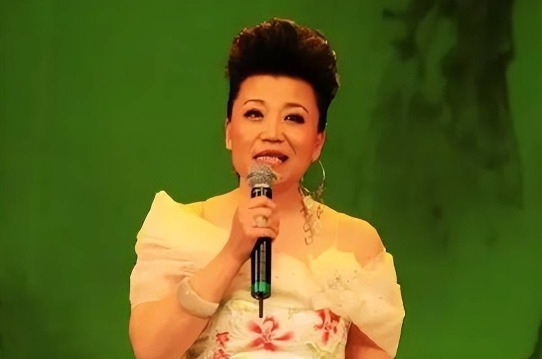 饭喂嘴里都不会吃,和王为念离婚 艺名被收的小香玉,终是自食恶果