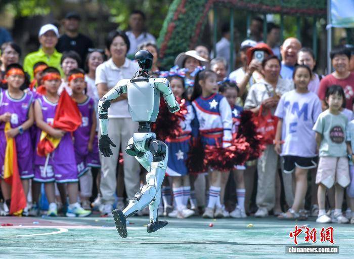 2025年新疆维吾尔自治区暨乌鲁木齐市“全民健身日”主题活动举行
