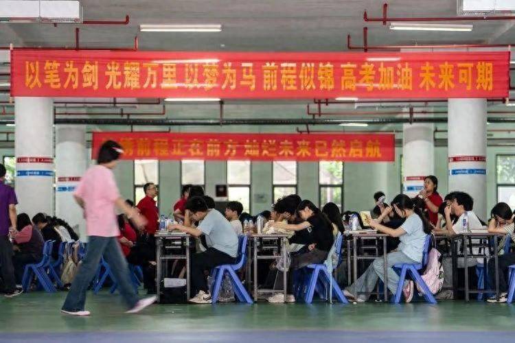 大学入学评论后，转到“高端连接”并需要领导