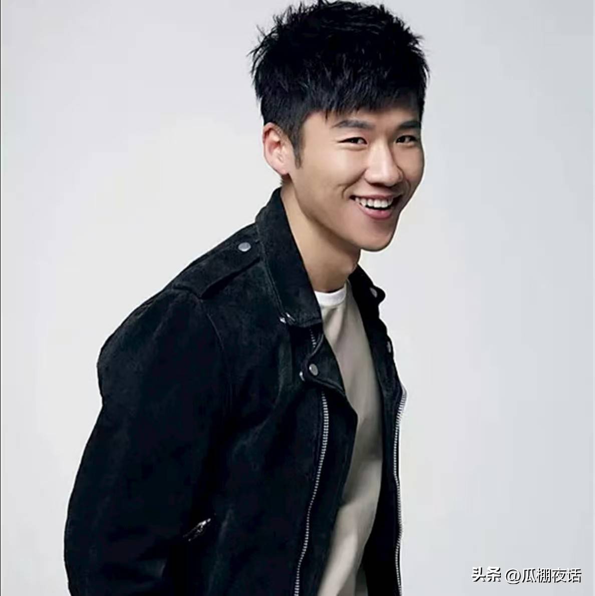 《南京照相馆》爆火后唯一的输家出现了王骁演技尴尬遭质疑