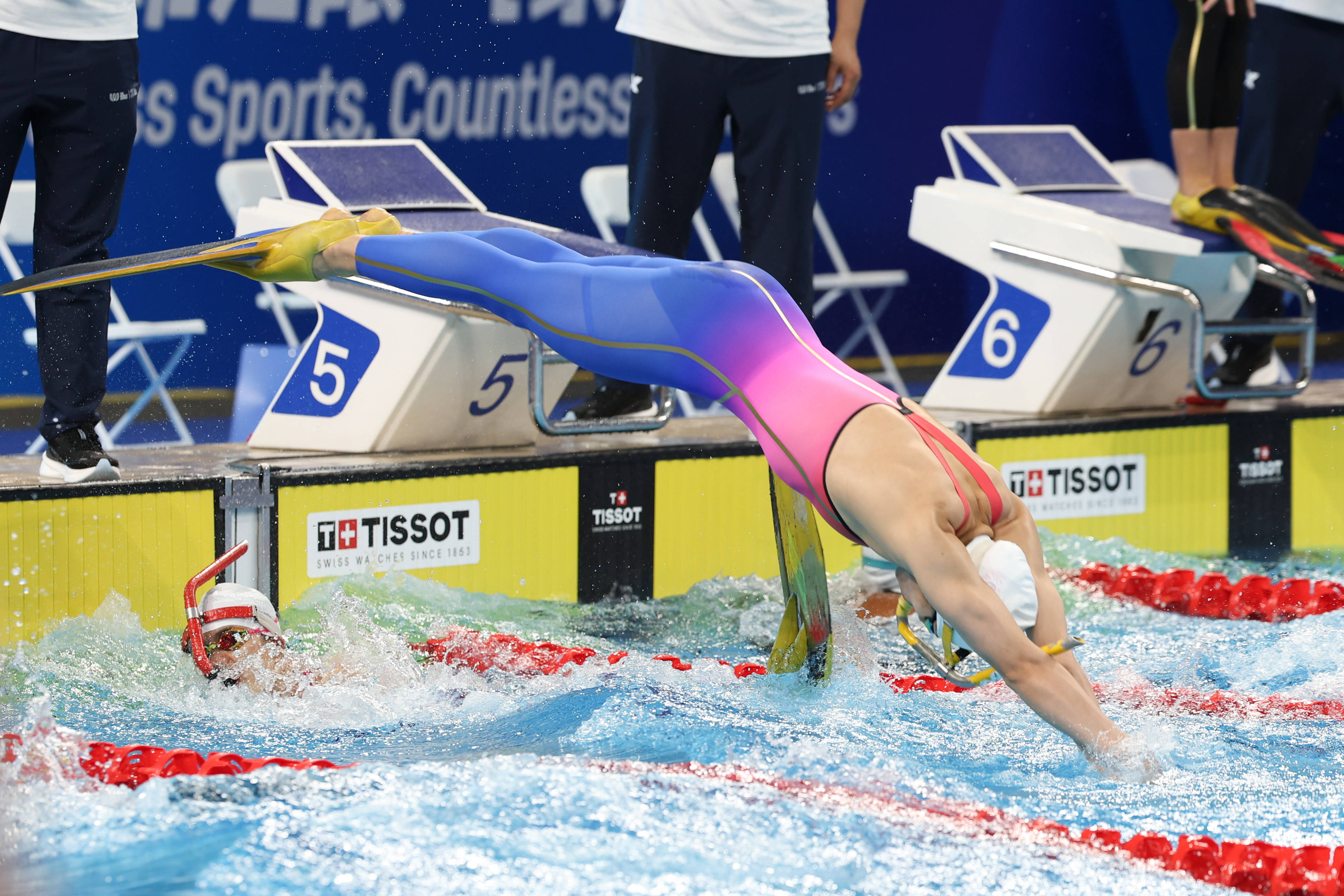 —女子4x100米水面蹼泳接力:中国队夺冠