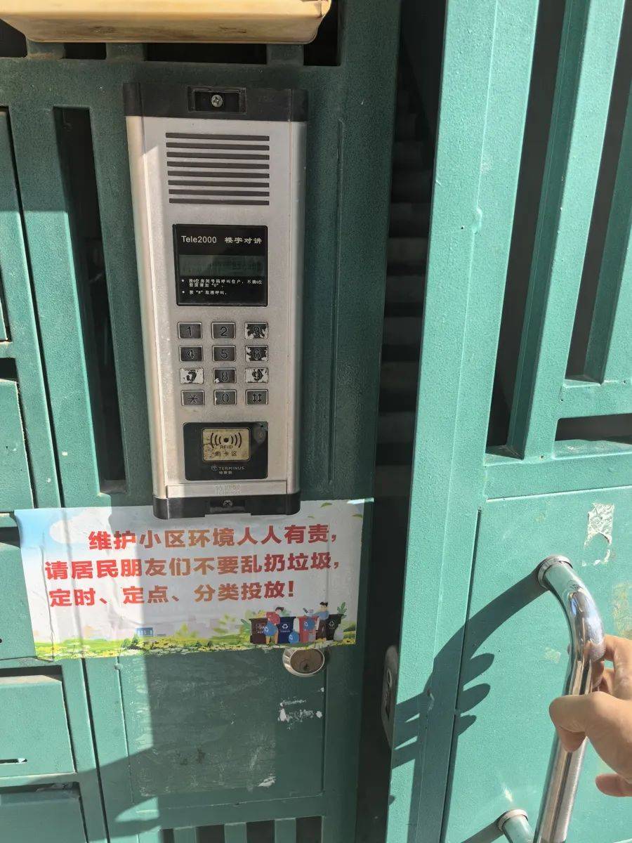 浦东多个小区门禁同时失效，政府推动的实事项目该如何“善后”