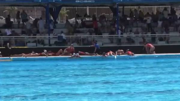 U20水球世锦赛中国VS加拿大惊险一幕：现场响起枪声，选手上岸躲避