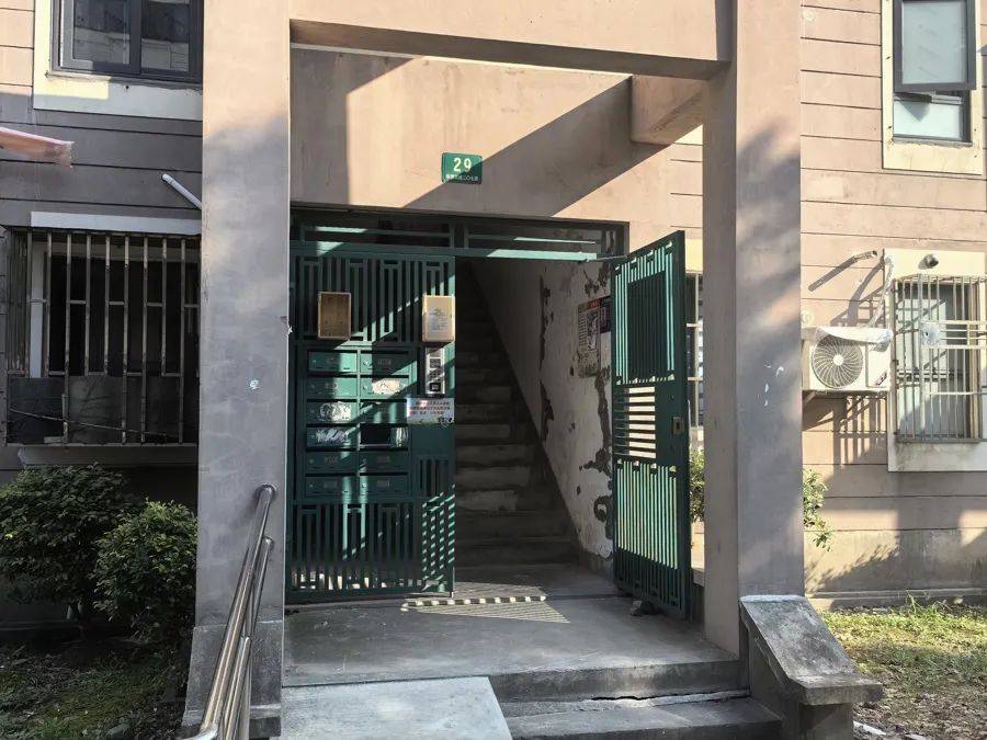 浦东多个小区门禁同时失效，政府推动的实事项目该如何“善后”