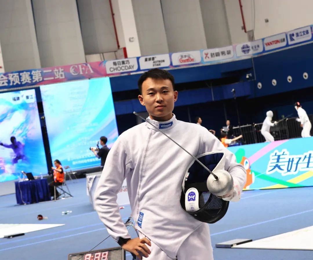 上海王子杰广东莫婉琳分获男女重剑个人冠军