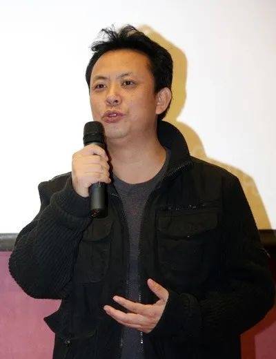 《两只蝴蝶》创作者回应“靠这首歌赚了2个亿”：我挣了5000，是当时写给异地女友的歌