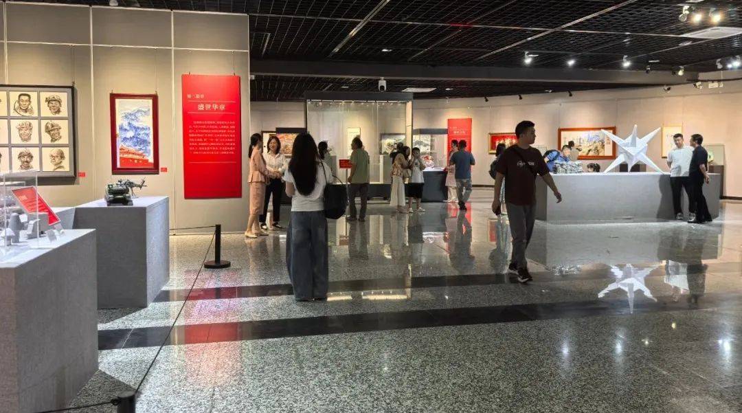 纪念中国人民抗日战争暨世界反法西斯战争胜利80周年主题陶瓷展在景德镇美术馆开幕
