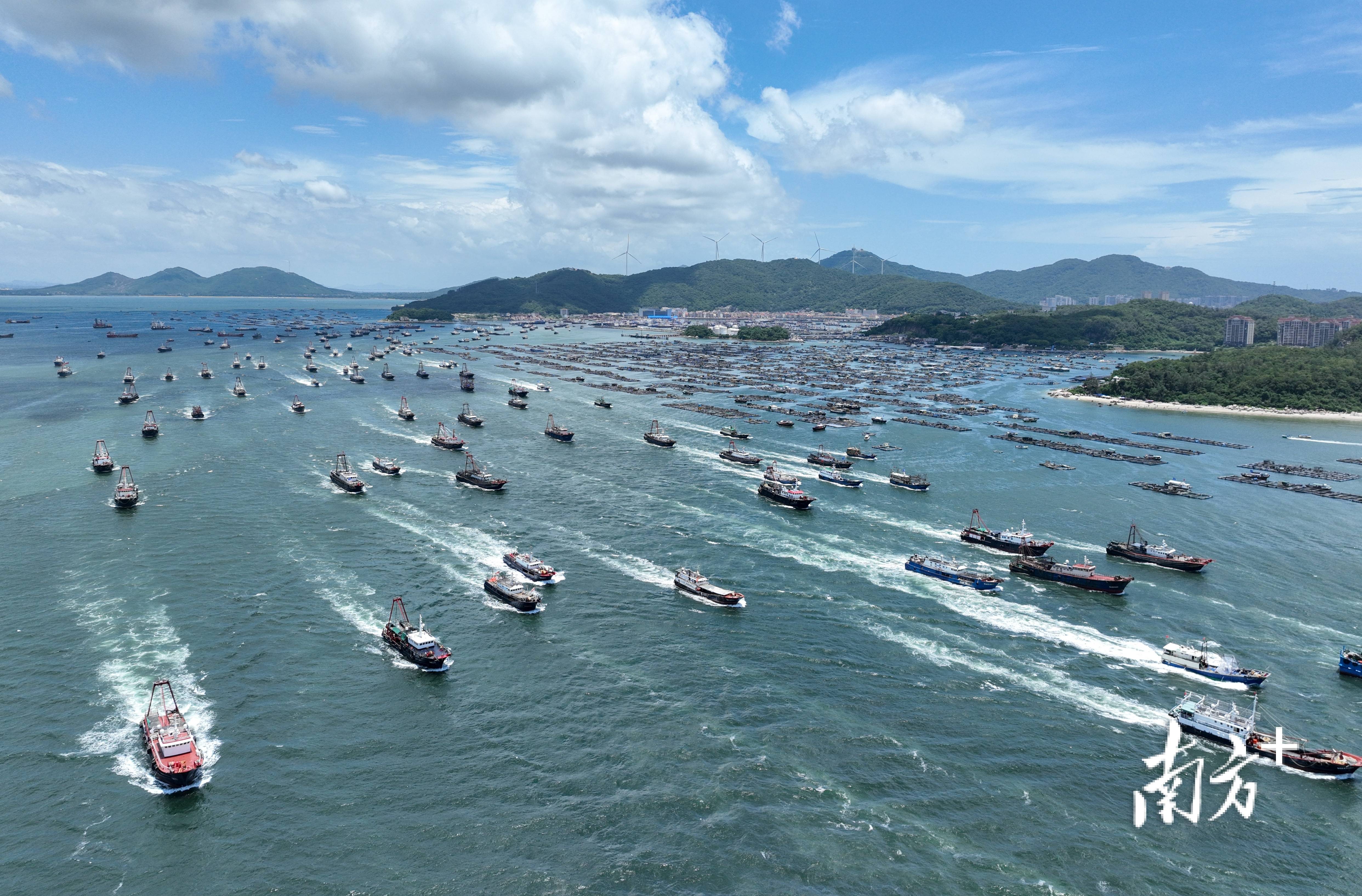 百舸争流喜开渔,千帆竞发迎丰收!