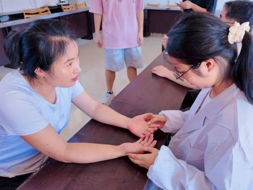中医药服务健康中国 | 青囊传乡野，药香入村居