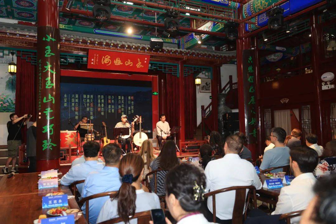 一年四季 泉在济南 | 多国外交官共赏泉城韵律 “泉水叮咚·济南民谣音乐会”成功举办
