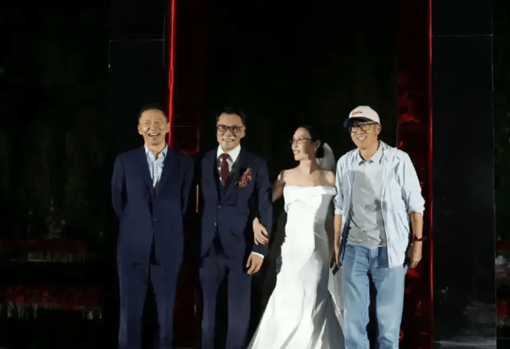 当当网创始人李国庆大婚，张朝阳俞敏洪等名人到场祝福