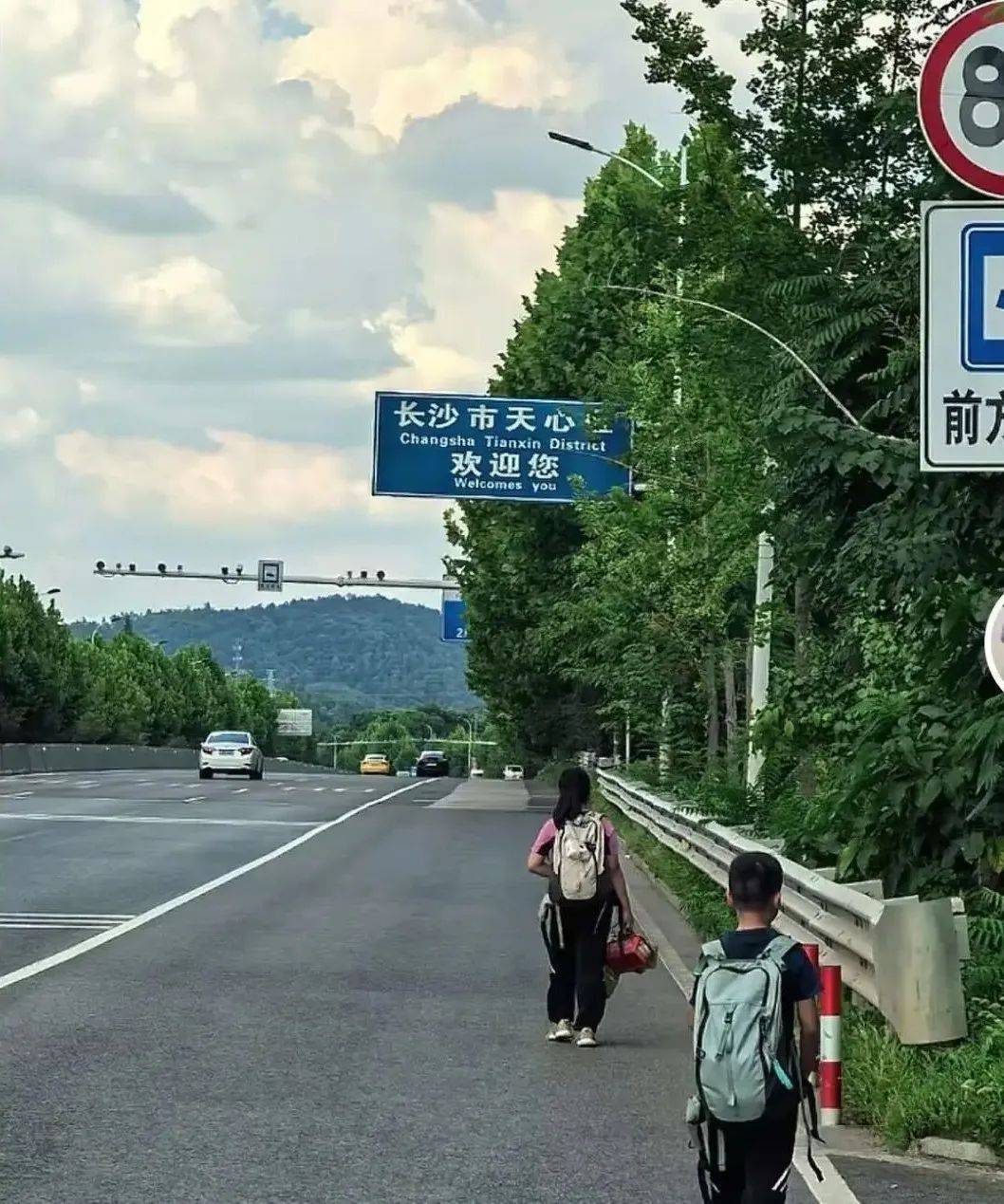 31天，800多公里！爸爸带两娃从深圳徒步到长沙：孩子没吃过苦，想锻炼下