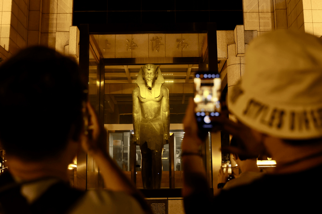 2777966！上博埃及展刷新全球收费特展参观人数纪录 直击收官夜：半夜11点还有观众进场
